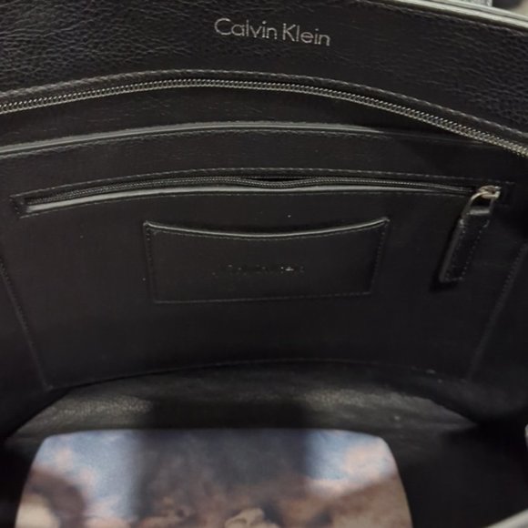 Calvin Klein Cloud Print zippered Tote Bag with Inner mini pouch - Picture 6 of 7